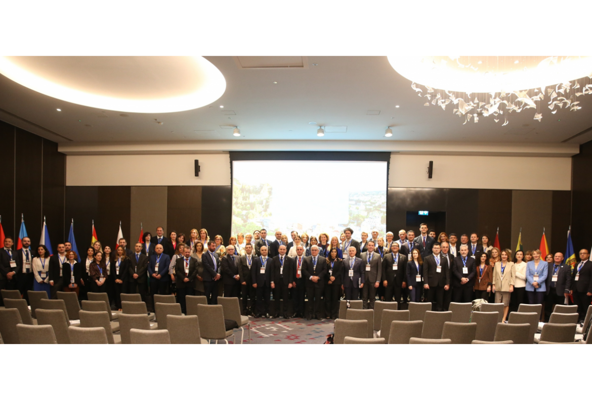 7d1c5ad2-aed3-4d7c-87e0-480121aa9a66